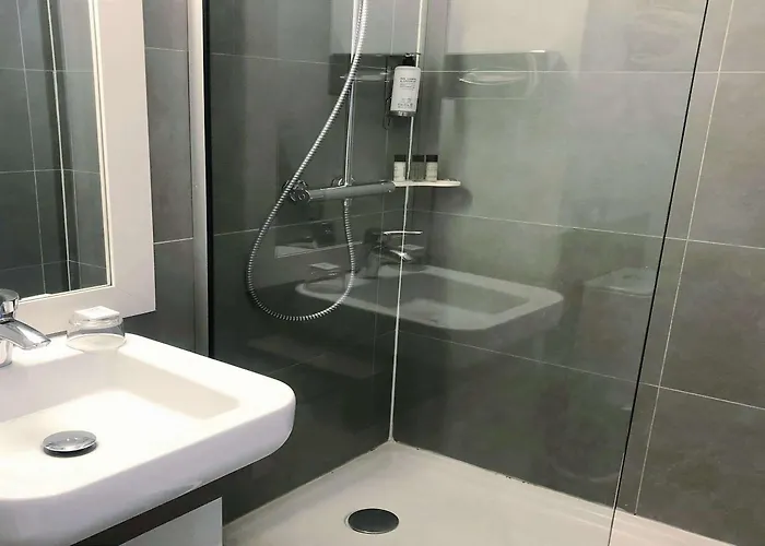 Western Le Montparnasse Hotell 3*