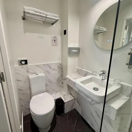 Western Le Montparnasse Hotel