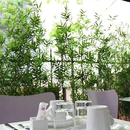 Western Le Montparnasse Hotel